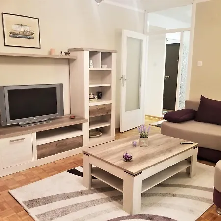 아파트 Arena West